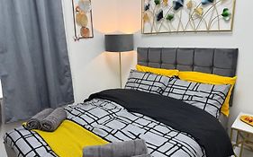 Luxury Studio In Victoria, 7 Minutes Walk To Victoria Station, Room 5